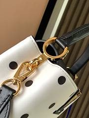 Louis Vuitton LV Capucines BB Polkadots Calfskin Putih List Hitam Size 21x14x8 cm - 2