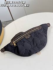 Louis Vuitton LV Pillow Maxi Fanny Pack Size 44 x 24 x 7 cm - 1