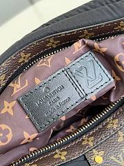Louis Vuitton LV Pillow Maxi Fanny Pack Size 44 x 24 x 7 cm - 5