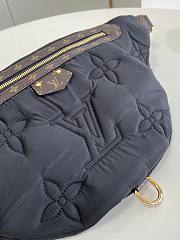 Louis Vuitton LV Pillow Maxi Fanny Pack Size 44 x 24 x 7 cm - 3