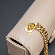 Celine chain shoulder bag cuir triomphe in shiny calfskinice cream 21x13x5 cm - 4