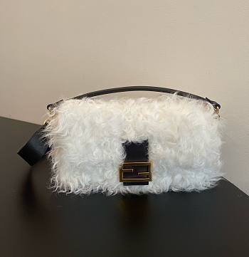 Fendi Baguette White mohair wool bag size 27x15x6 cm