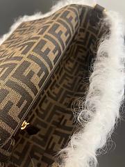 Fendi Baguette White mohair wool bag size 27x15x6 cm - 5
