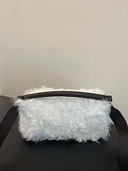 Fendi Baguette White mohair wool bag size 27x15x6 cm - 3