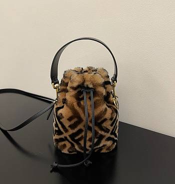 Fendi Mon Tresor Mini-bag in brown sheepskin Size 18x10x12 cm