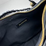 Balenciaga le cagole xs shoulder bag crocodile embossed in black Size 26x16x10 cm - 5