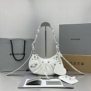 Balenciaga le cagole xs shoulder bag crocodile embossed in white Size 26x16x10 cm - 1