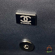 Chanel small Flap bag grained calfskin with silver-metal/black Siz e20x13x7 cm - 2
