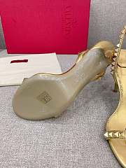  Valentino Garavani Small Stud Sandal Yellow - 5