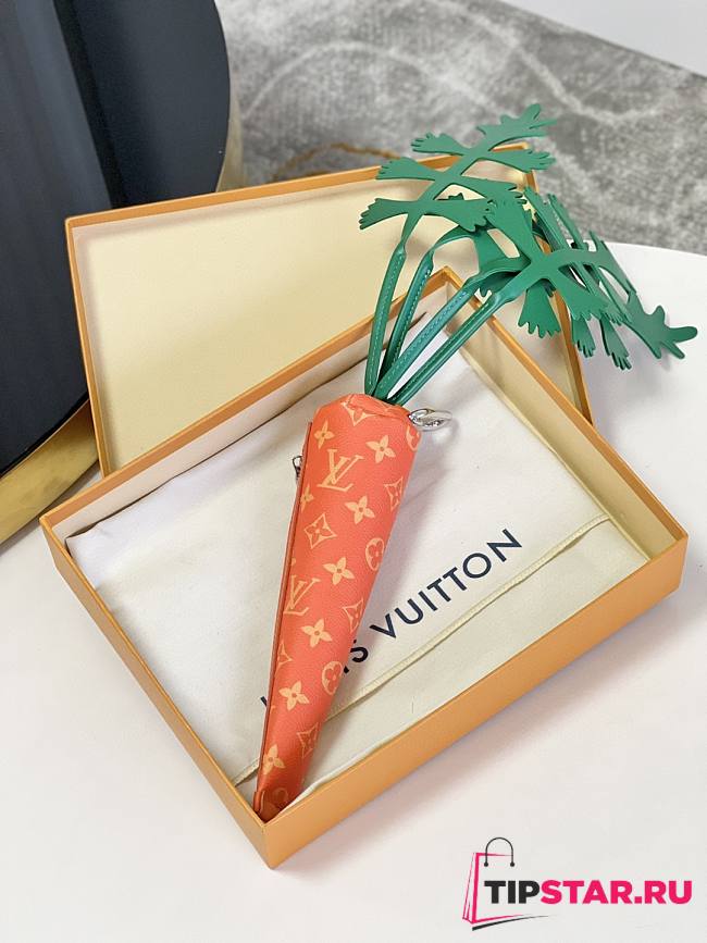 Louis Vuitton Carrot Pouch Size 7x25x7 cm - 1