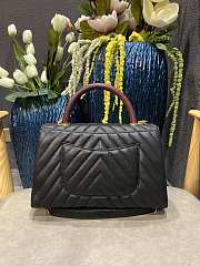  Chanel Coco Cheveron Black Gold Hardware Size 18×29×12 cm - 6