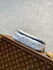 Louis Vuiiton Wallet On Strap Bubblegram Blue Size 20x12x6 cm - 6