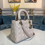 Dior Lady Medium bag Cream cannage lambskin Size 24 x 20 x 11 cm - 2
