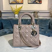Dior Lady Medium bag warm taupe cannage lambskin Size 24 x 20 x 11 cm - 1
