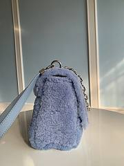 Louis Vuitton Twist MM hand bag Blue silver-color double chain Size 23x18x8 cm - 3