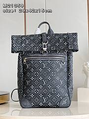 Louis Vuitton ROLL TOP BACKPACK version of the Monogram Size  29x42x15 cm - 1