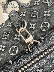 Louis Vuitton ROLL TOP BACKPACK version of the Monogram Size  29x42x15 cm - 3