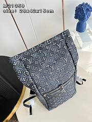 Louis Vuitton ROLL TOP BACKPACK version of the Monogram Size  29x42x15 cm - 5