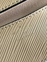  LV Twist lock on this Twist MM Brown handbag in Epi leather Size 23x17x9.5 cm - 6