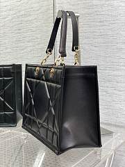 DIOR MEDIUM ESSENTIAL TOTE BAG Black Archicannage Calfskin Size 36.5x28x17 cm - 2