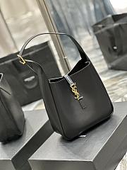 YSL LE 5 À 7 hobo bag smooth leather in black Size 23x22x8.5 cm - 2