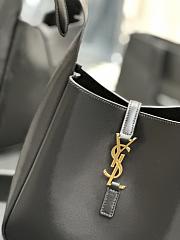 YSL LE 5 À 7 hobo bag smooth leather in black Size 23x22x8.5 cm - 5