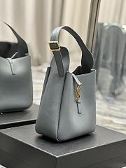 YSL LE 5 À 7 hobo bag smooth leather in blue Size 23x22x8.5 cm - 4