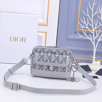 Dior Hit The Road messenger pouch Gray CD Diamond Canvas and Smooth Calfskin Size 20.5 x 15 x 7 cm