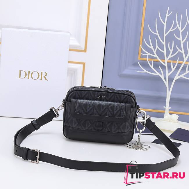 Dior Hit The Road messenger pouch Black CD Diamond Canvas and Smooth Calfskin Size 20.5 x 15 x 7 cm - 1