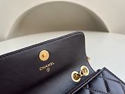 Chanel 22k Woc bag with charm lambskin leather gold hardware Black Size 17 cm - 6