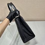 Prada Re-Nylon padded tote bag Black Size 25.5x27x14 cm - 4