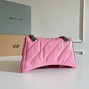 Balenciaga Crush Small Chain Bag Quilted in pink crushed calfskin Size 25x15x7.9 cm - 4