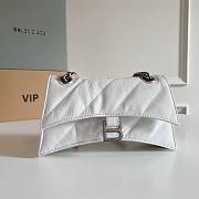 Balenciaga Crush Small Chain Bag Quilted in White crushed calfskin Size 25x15x7.9 cm - 1