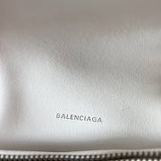 Balenciaga Crush Small Chain Bag Quilted in White crushed calfskin Size 25x15x7.9 cm - 4