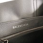 Balenciaga Everyday Tote Bag in black smooth calfskin Size 28x25x12 cm - 2