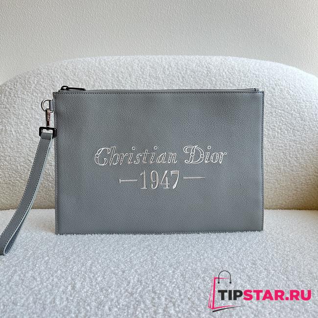 Dior A5 pouch Crafted in Dior gray grained calfskin Christian Dior 1947 Size 35.5×24cm - 1