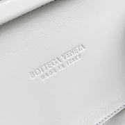 BOTTEGA VENETA Minaudiere Knot Bag White  Size 20.5x6x12.5 cm - 2