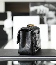 Chanel mini Flap bag grained calfskin gold metal/black Size 20x13x7 cm - 6