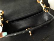 Chanel mini Flap bag grained calfskin gold metal/black Size 20x13x7 cm - 3