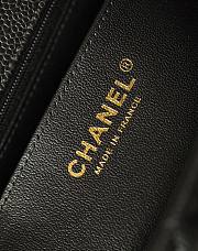 Chanel mini Flap bag grained calfskin gold metal/black Size 20x13x7 cm - 2