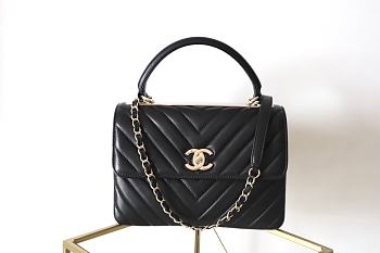 CHANEL Trendy CC Flap Bag with Top Handle in Chevron Black Lambskin Size 17 x 25 x 12 cm