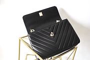 CHANEL Trendy CC Flap Bag with Top Handle in Chevron Black Lambskin Size 17 x 25 x 12 cm - 4