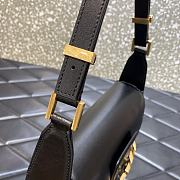 Valentino Garavani VLogo Chain shoulder bag in calfskin Black Size 27x15x8 cm - 4