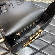 Valentino Garavani VLogo Chain shoulder bag in calfskin Black Size 27x15x8 cm - 2