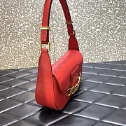Valentino Garavani VLogo Chain shoulder bag in calfskin Red Size 27x15x8 cm - 2