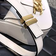 Valentino Garavani VLogo Chain shoulder bag in calfskin White Size 27x15x8 cm - 6
