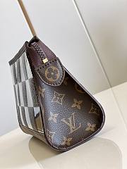 Louis Vuitton Standing Pouch Brown Size 29 x 15 x 9 cm - 5