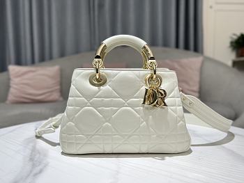 Dior Lady 95.22 Bag Hanbag Release White_Gold hardware Size 24x18x10 cm
