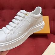  Louis Vuitton Time Out sneaker with the Louis Vuitton signature and the Monogram pattern - 4