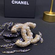  Chanel classic CC brooch with pearls and crystals in gold tone hardware - 3